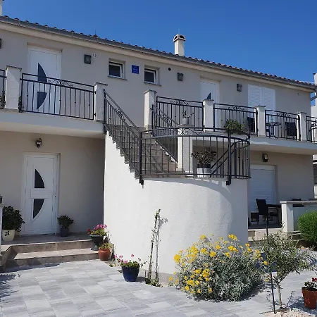 Apartment Emilia *
