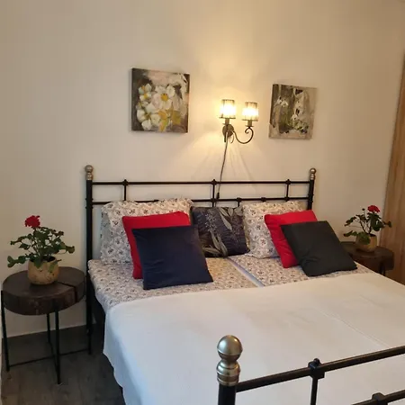 Emilia Apartment Vir