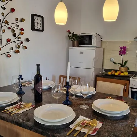 Apartment Emilia *