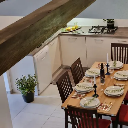 Apartment Emilia *