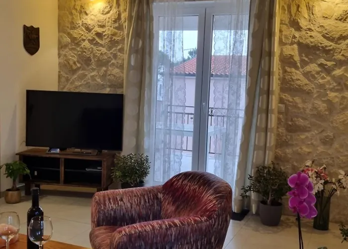 Emilia Apartment *
